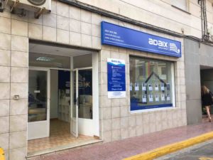 Exterior agencia Adaix Canals